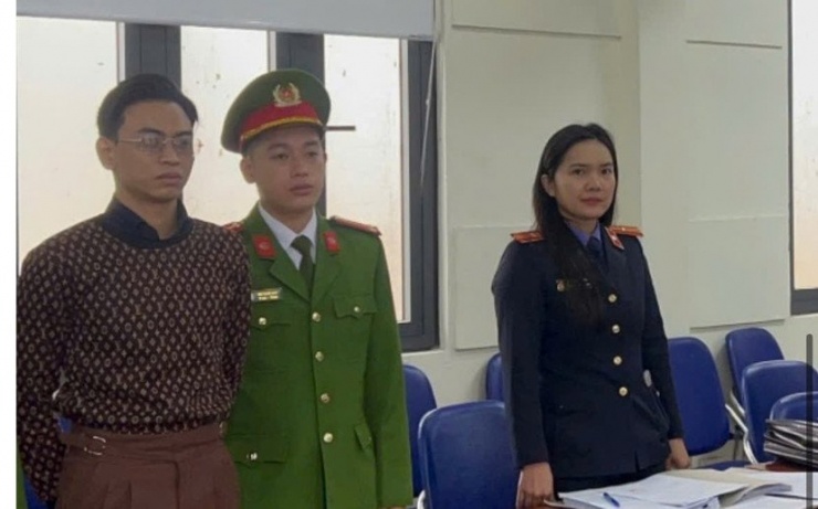 Cơ quan điều tra tống đạt các quyết định đối với Nguyễn Văn Thiên