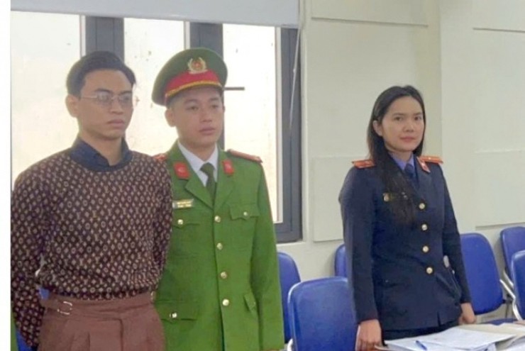 Bắt tạm giam  " tổng tài "  chỉ đạo đánh người tại quán cà phê