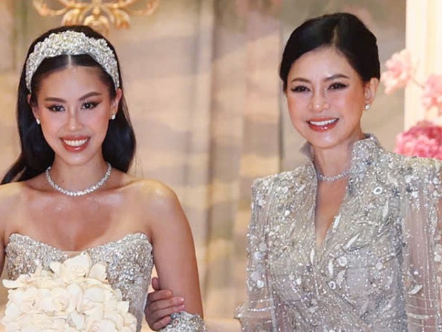 Diễn viên Thủy Tiên diện váy hơn 600 triệu đồng ở lễ cưới con gái