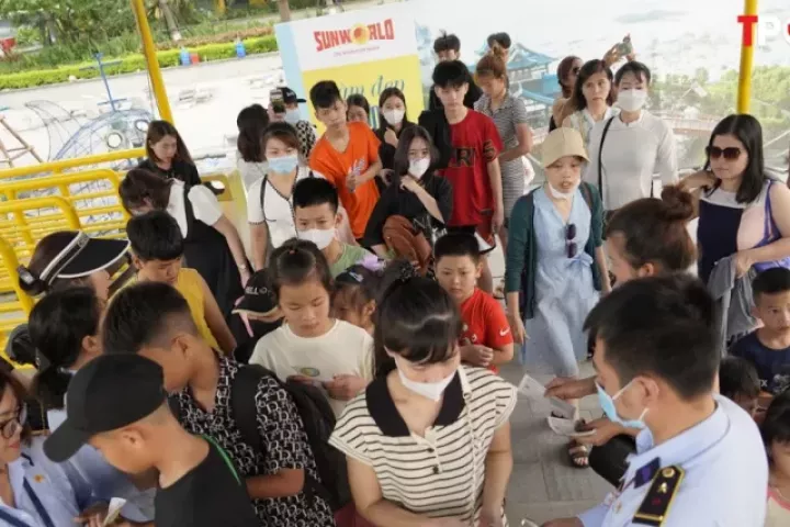 Khách tham quan vịnh Hạ Long phải cung cấp thông tin cá nhân