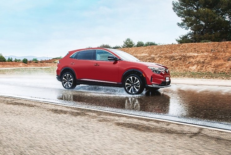 Giá xe VinFast VF 8 mới nhất tháng 12/2025