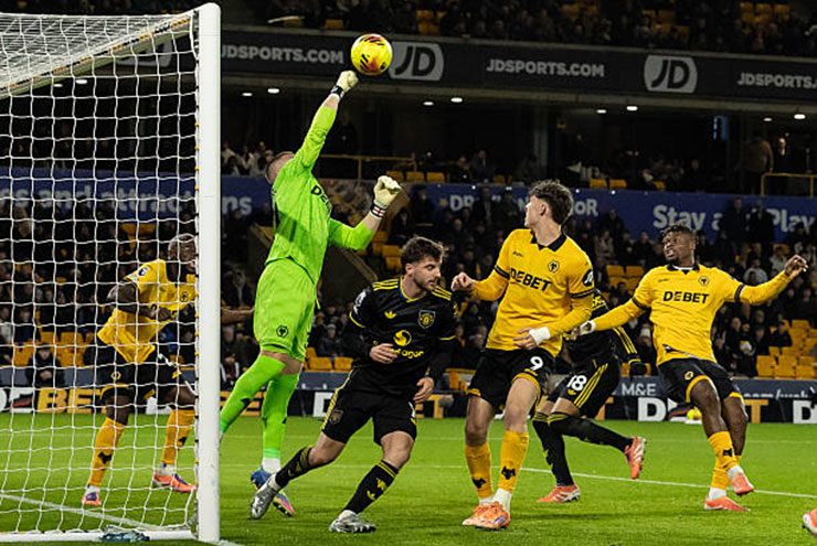 Kết quả bóng đá Wolves - MU:  " Nã đạn "  hiệp 2, lần đầu thắng đậm (Ngoại hạng Anh)