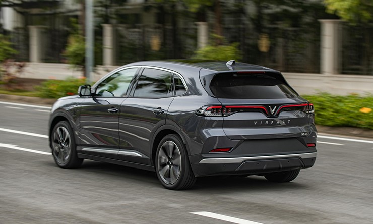 Giá xe VinFast VF 8 mới nhất tháng 12/2025 - 11