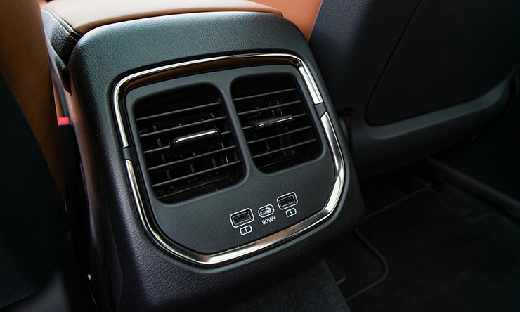 Giá xe VinFast VF 8 mới nhất tháng 12/2025 - 15