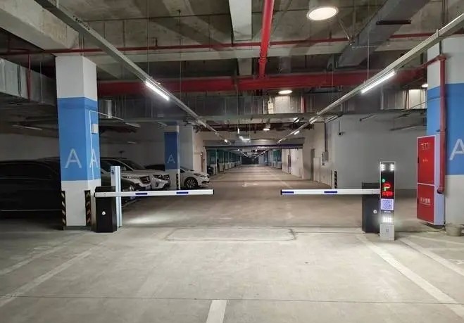 Giá đỗ xe tại chung cư Shenhua Tianjue Huating đã giảm từ nửa triệu tệ xuống chỉ còn từ 170.000-250.000 tệ/slot. Ảnh: Qianjiang Evening News