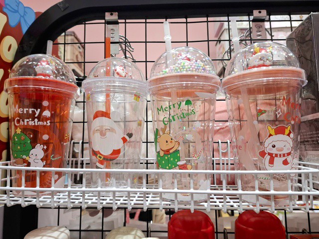 Cốc, ly in họa tiết Noel - món quà quốc dân.