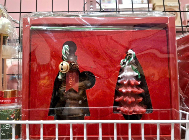 Nến thơm hình cây thông, tinh dầu là một trong những món quà "thơm và sang".