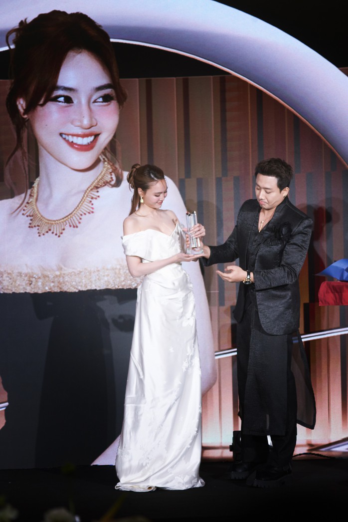 Lan Ngọc nhận giải "Female Icon of the Year"
