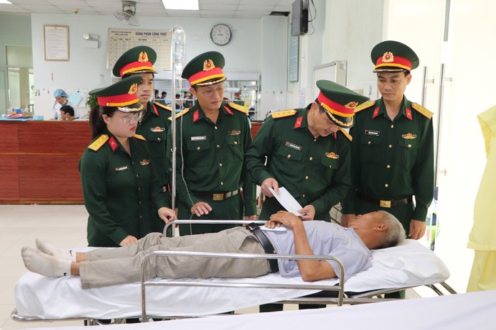 Tai nạn 13 người thương vong ở Đà Nẵng: Cô dâu, chú rể cùng người nhà gặp nạn sau đám cưới - 1