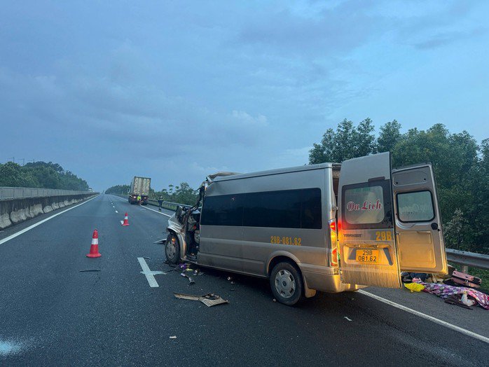 Tai nạn 4 người chết ở Đà Nẵng: Cả lái xe và khách không thắt dây an toàn - 2