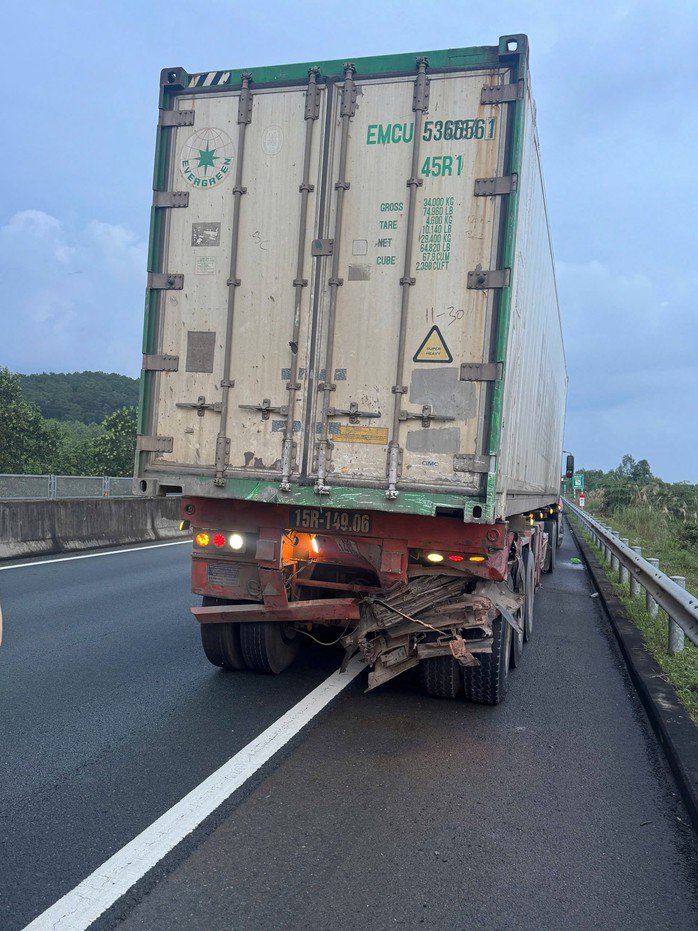 Hiện trường vụ tai nạn kinh hoàng (Ảnh: Cục CSGT)