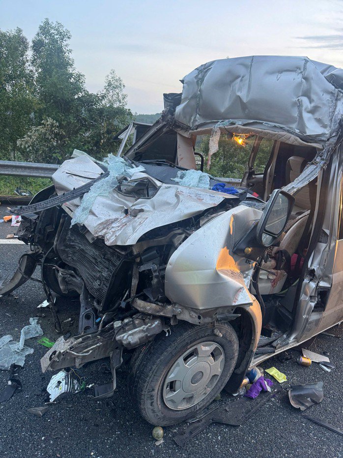 Tai nạn 4 người chết ở Đà Nẵng: Cả lái xe và khách không thắt dây an toàn - 1