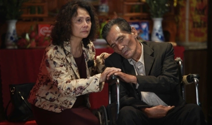 Nghệ sĩ Minh Châu và Thương Tín trong phim "Cu li không bao giờ khóc" (ra rạp tháng 11/2024), gần như là phim cuối đời ông tham gia. Ảnh: Đoàn phim cung cấp