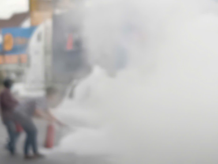 Người dân và lực lượng chức năng đã dập tắt ngọn lửa