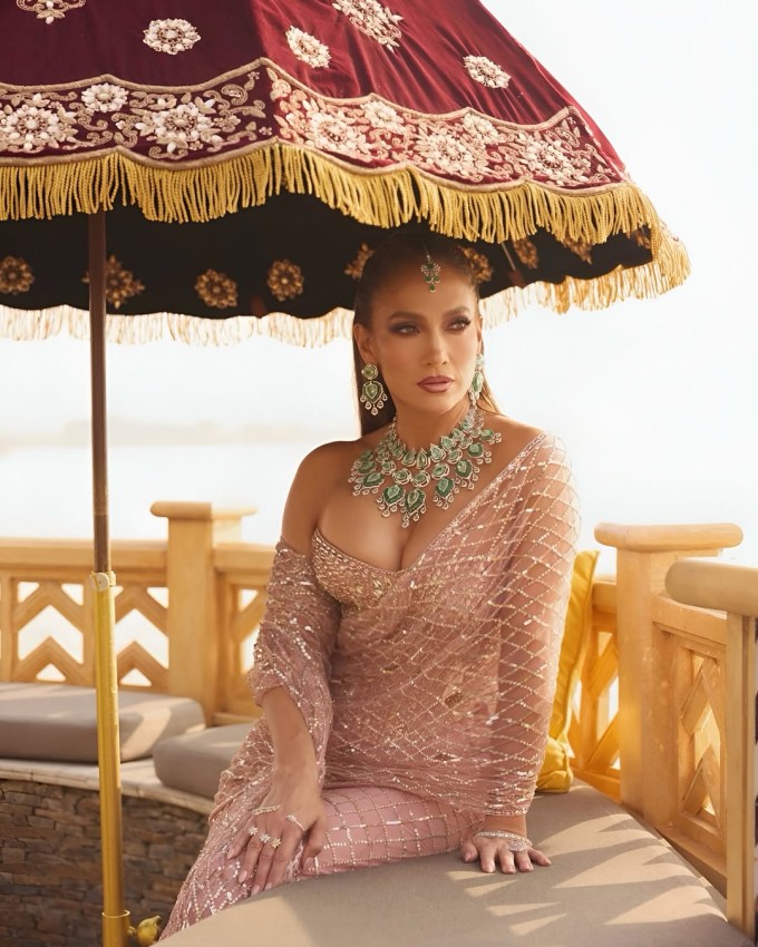 Jennifer Lopez trong đám cưới.