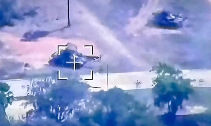 Hình ảnh xe tăng Thái Lan nã pháo phá hủy một casino trên lãnh thổ Campuchia được công bố hôm 9/12. Ảnh: Nation