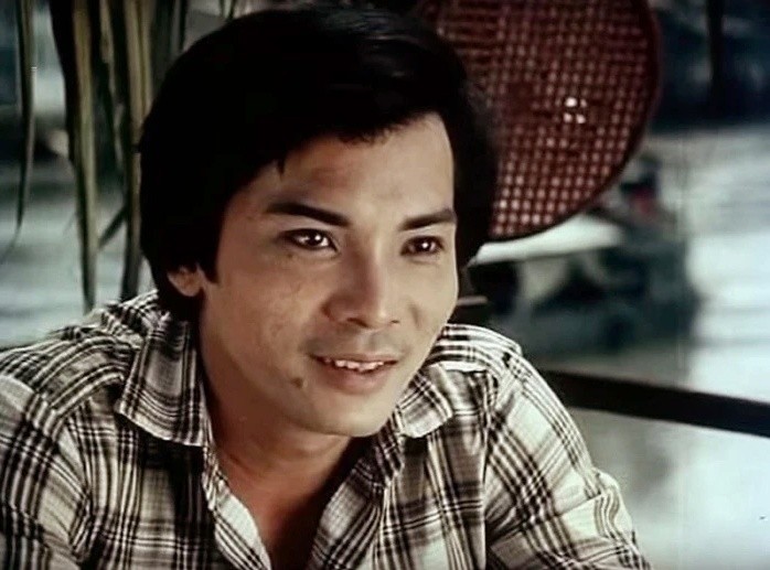 Vào thời kỳ đỉnh cao, diễn viên chạy show liên tục, có khi buổi sáng đóng một phim, chiều lại chạy qua phim trường khác. "Hồi đó, Thương Tín dễ thương, ga lăng và đào hoa. Ở TP HCM, anh là số một khi nhiều sân khấu, hãng phim xếp hàng chờ được hợp tác", nghệ sĩ Minh Châu nhớ lại.