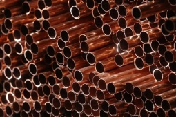 Giá đồng tăng nóng kỷ lục: Điều gì đang thổi bùng cơn sốt kim loại đỏ?