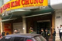 Nhiều cảnh sát lại xuất hiện trước tiệm vàng nổi tiếng xứ Thanh