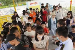 Khách tham quan vịnh Hạ Long phải cung cấp thông tin cá nhân