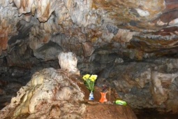 Khám phá hang động có nhũ đá hình tượng Phật ngồi thiền ở Ninh Bình