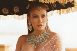 Jennifer Lopez đeo vòng cổ ngọc lục bảo 168 carat ở đám cưới nhà tỷ phú