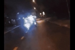 Thiếu niên điều khiển xe máy ‘bốc đầu’ trên đường bị phạt nặng, tịch...