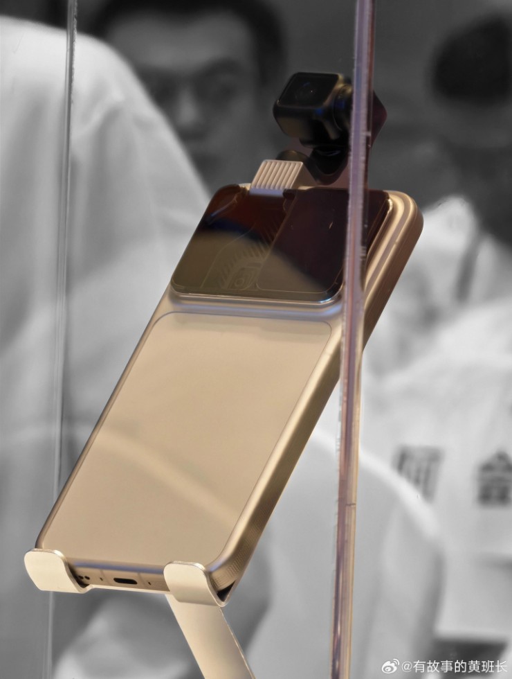 Điện thoại Robot tích hợp AI không còn chỉ là ý tưởng điên rồ - 3