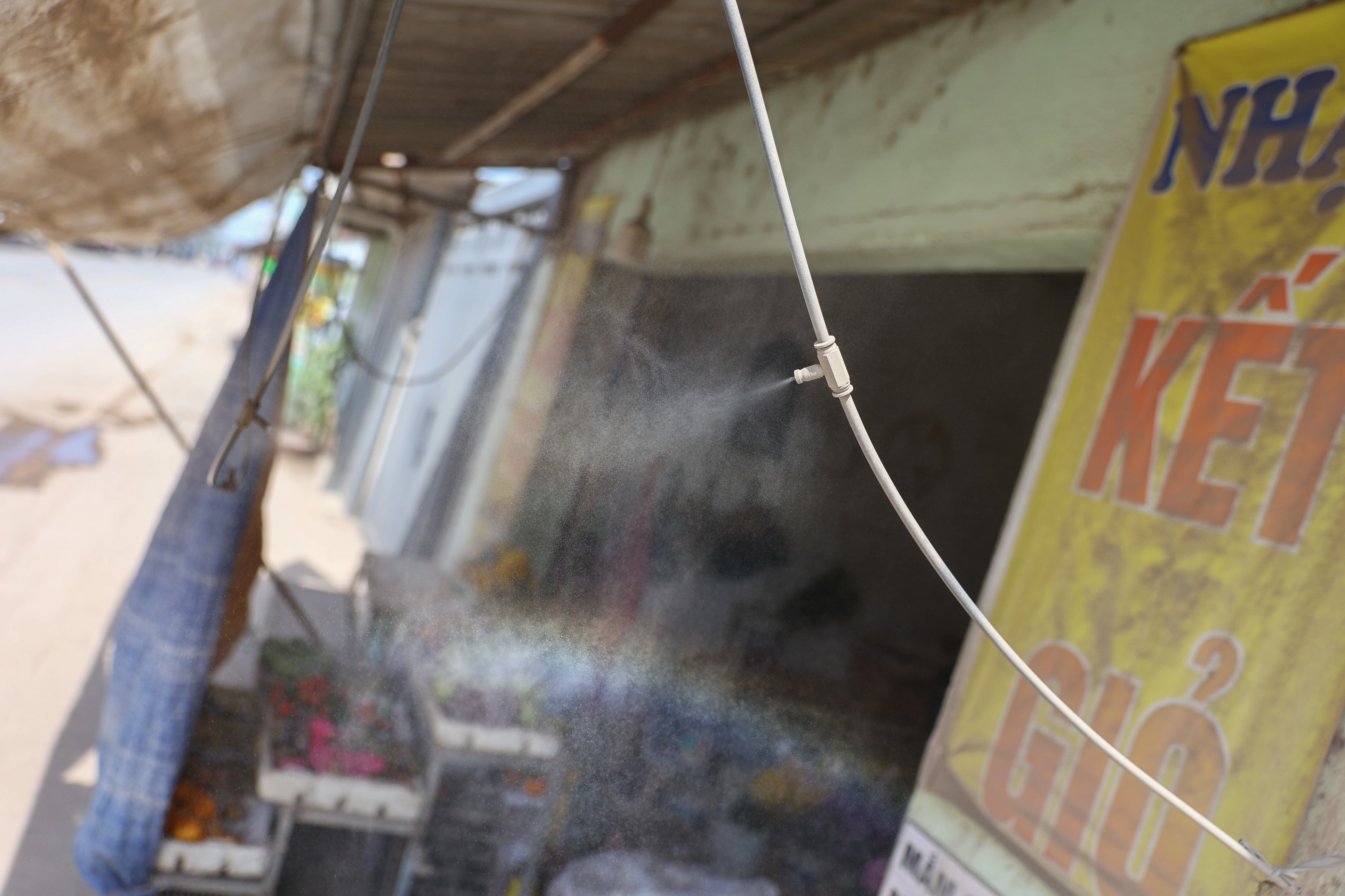 Bụi mịt mù trên đường gần công trường Vành đai 3 TP HCM - 10