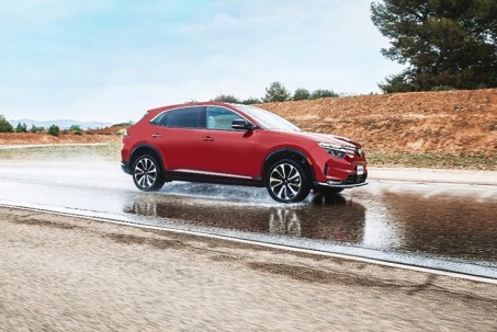 Giá xe VinFast VF 8 mới nhất tháng 12/2025