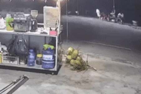 Diễn biến mới vụ xe giường nằm leo lề trái tông chết 2 người ngồi uống nước