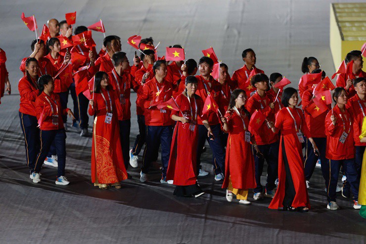 Khai mạc SEA Games 33: Thanh Thúy cầm cờ Việt Nam, nữ hoàng Olympic châm đuốc - 5