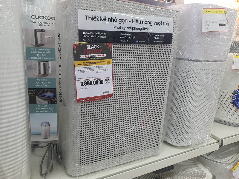 Nhiều loại máy lọc không khí với nhiểu mẫu mã, chủng loại được giảm giá cuối năm.