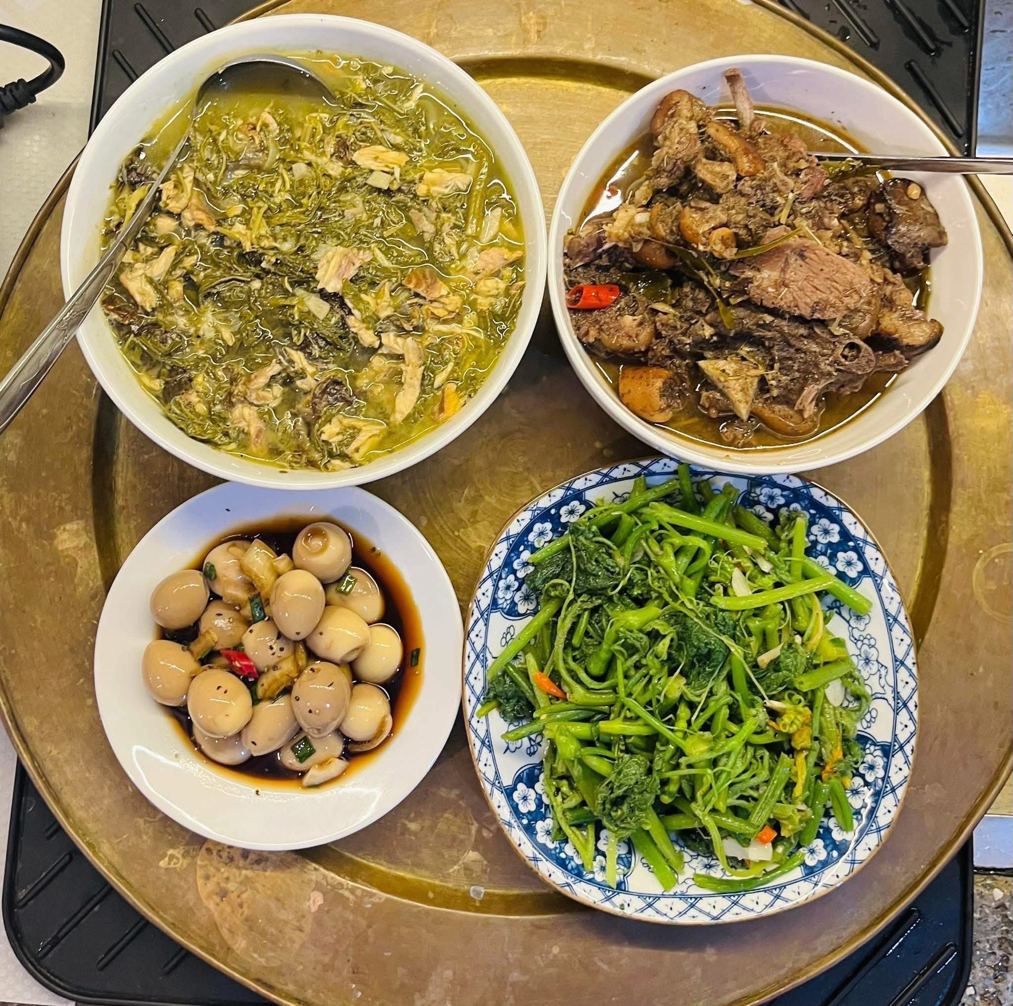 Canh cá rau sắn nấu chua - Trứng cút ngâm tương - Ngọn bầu xào tỏi - Giả cầy