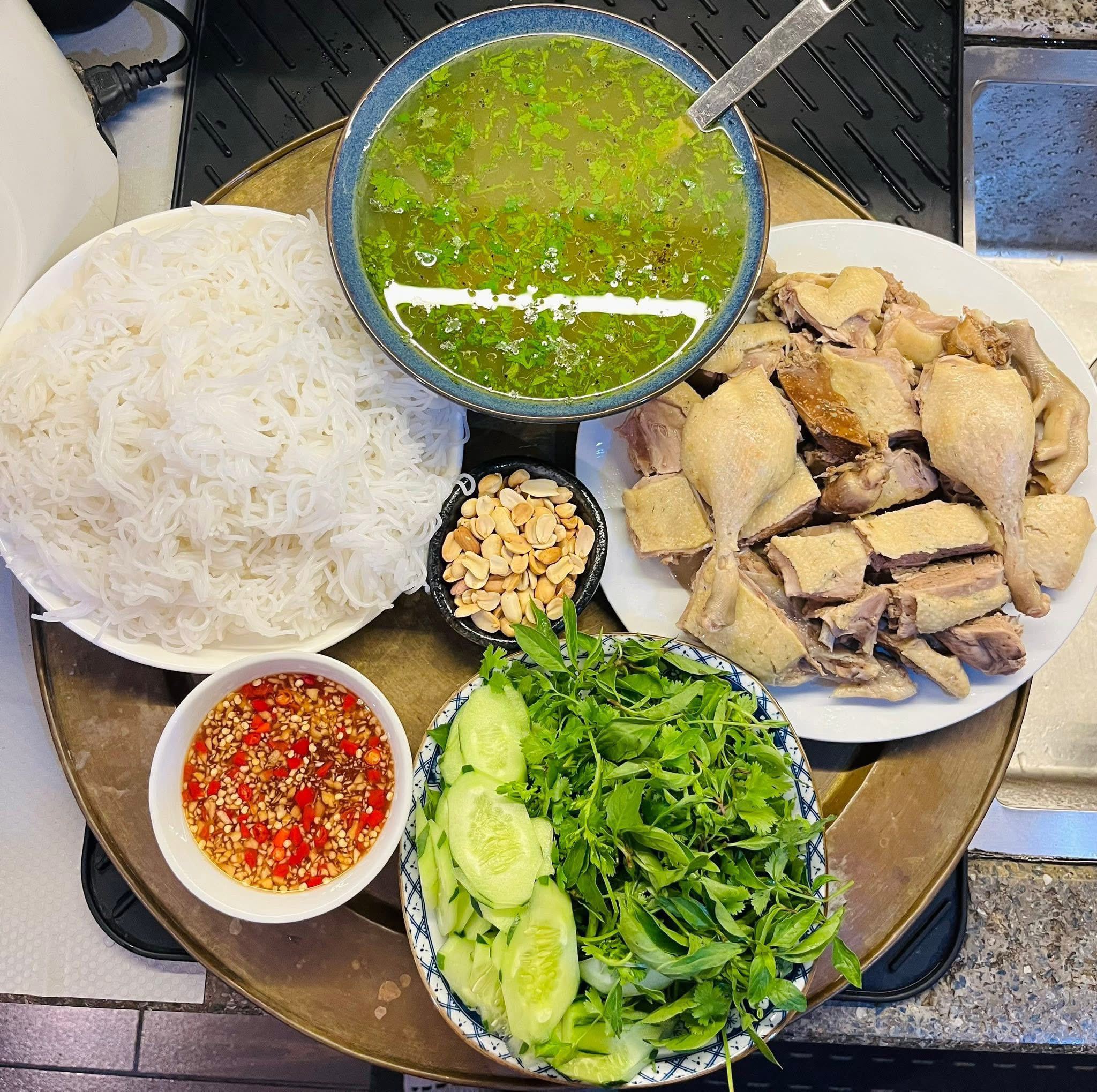 Bún vịt luộc nước dừa tươi