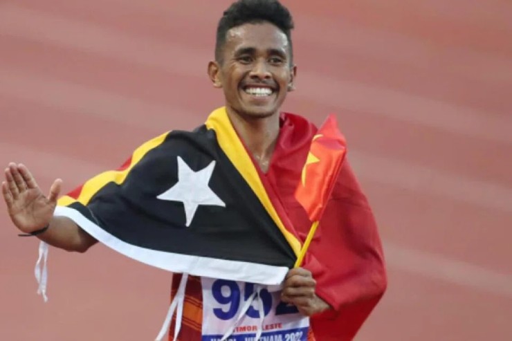 Deus, người hùng phá "lời nguyền" điền kinh