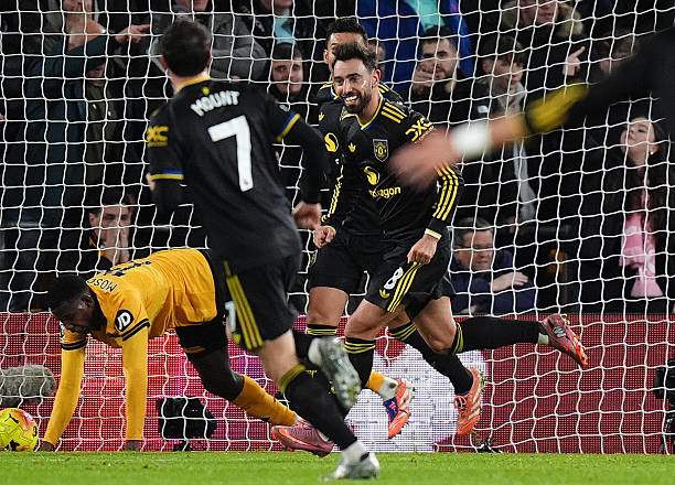 Fernandes bị chuyền sửa lưng nhưng vẫn ghi được bàn cho MU