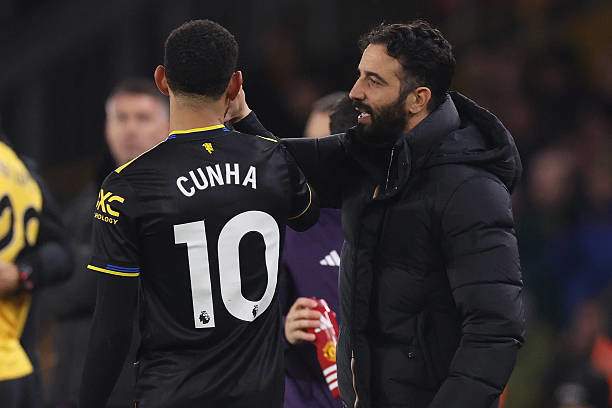 Amorim chúc mừng các học trò sau trận thắng