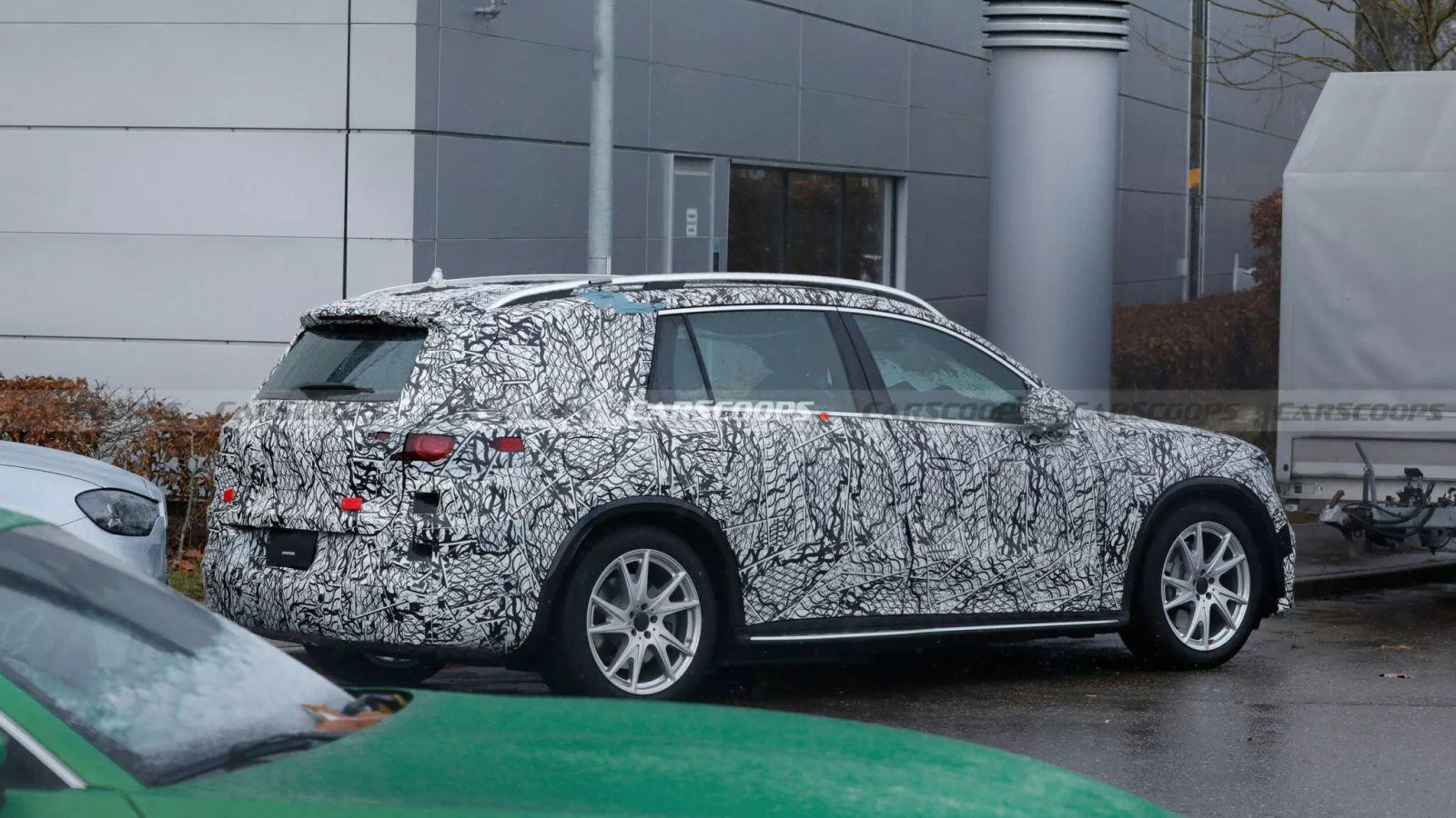 Mẫu SUV điện Mercedes GLC phiên bản 7 chỗ vừa lộ diện với thiết kế kéo dài.