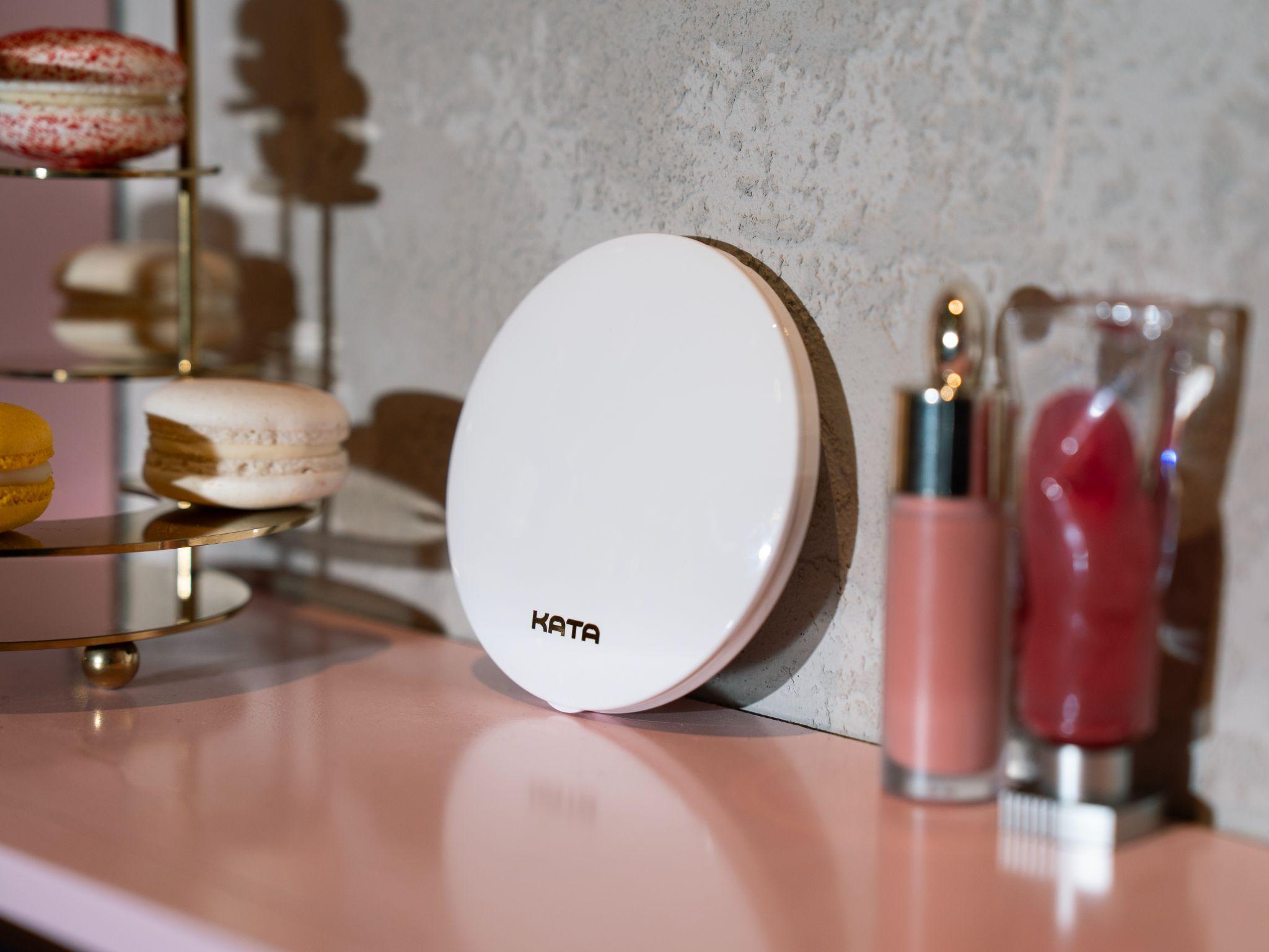 Gương trang điểm led cầm tay ngày càng được ưa chuộng