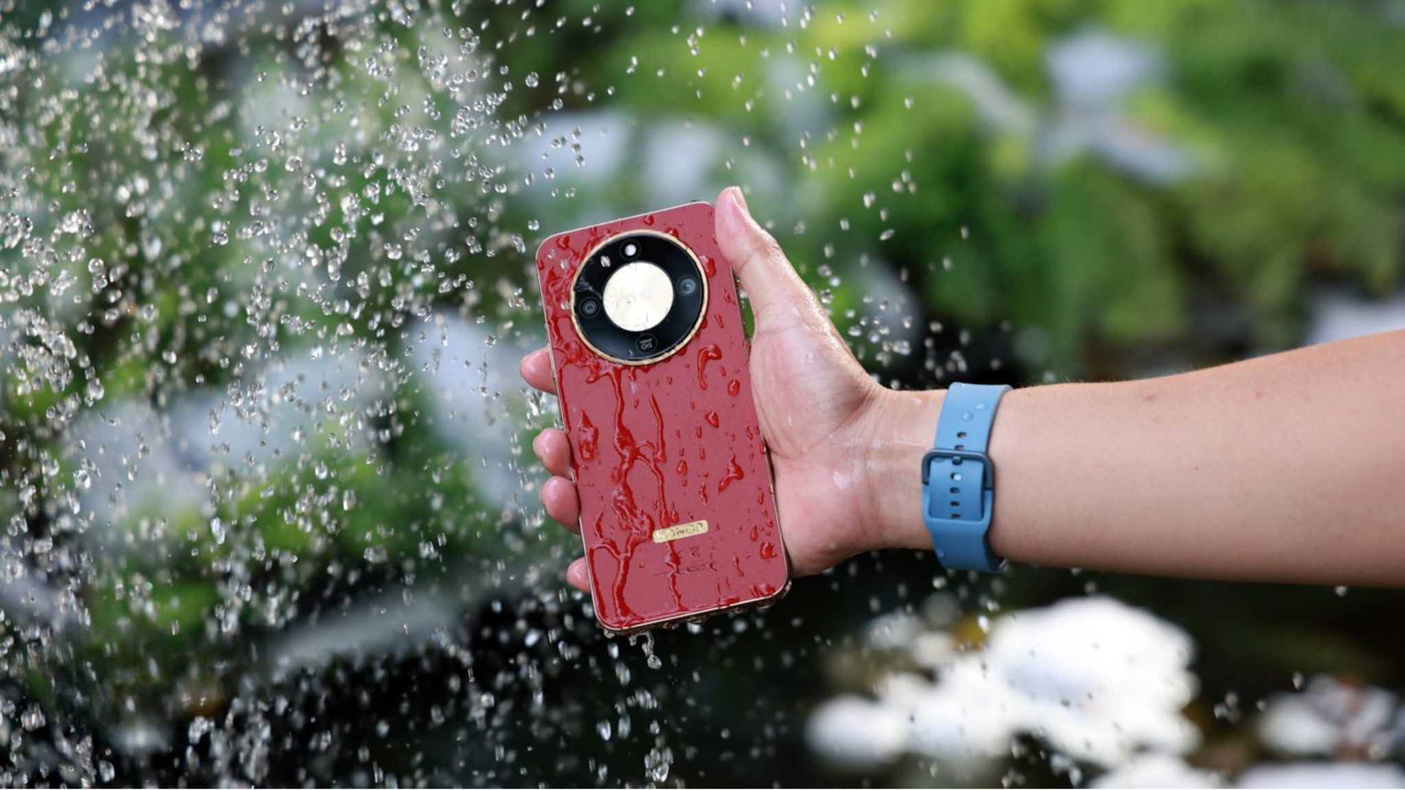 Điểm nhấn làm nên sự khác biệt lớn nhất cho HONOR X9d chính là khả năng kháng bụi và nước với nhiều cấp độ chứng nhận, bao gồm IP68/IP69/IP69K