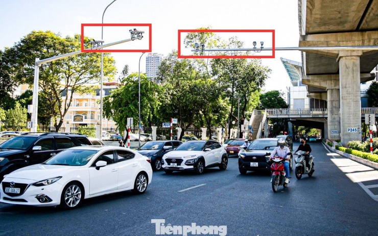 Từ ngày 10/12, theo dự kiến của Phòng CSGT Công an TP Hà Nội, hệ thống 1.837 camera cùng đèn tín hiệu ứng dụng trí tuệ nhân tạo (AI) sẽ được đưa vào vận hành trên toàn địa bàn Thủ đô.