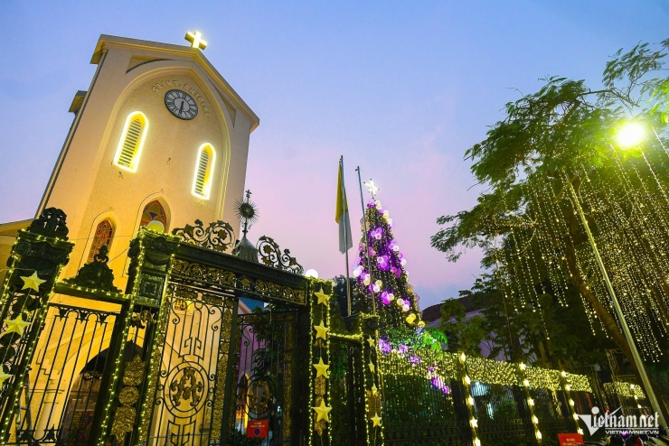 Nhà thờ Hà Nội trang hoàng rực rỡ, sẵn sàng lên đèn đón Giáng sinh - 7