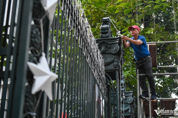 Nhà thờ Hà Nội trang hoàng rực rỡ, sẵn sàng lên đèn đón Giáng sinh - 5