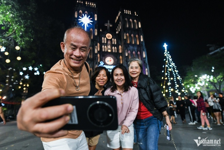 Nhà thờ Hà Nội trang hoàng rực rỡ, sẵn sàng lên đèn đón Giáng sinh - 14