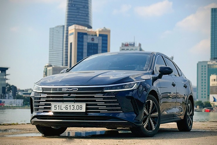 Các mẫu xe sedan hạng C tại Việt Nam có mức tiêu hao nhiên liệu ra sao?