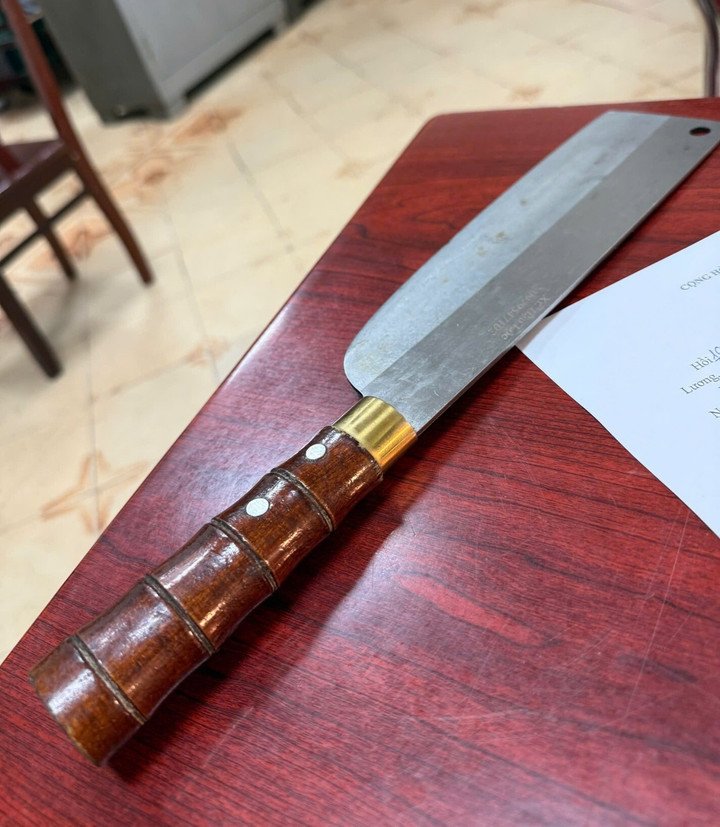 Con dao Cường dùng để đe dọa tổ công tác. (Ảnh: Công an Thái Nguyên)