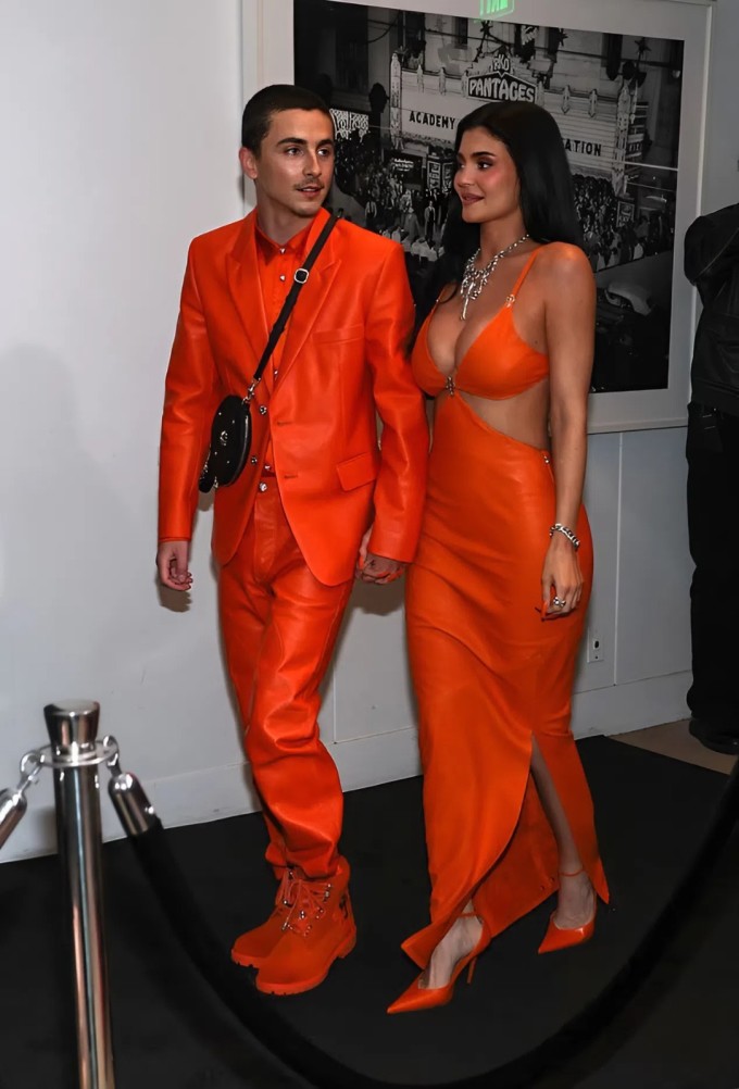 Timothee và Kylie thường mặc ton sur ton mỗi khi đi sự kiện cùng nhau, thể hiện sự ăn ý từ ngoài đời đến thảm đỏ.