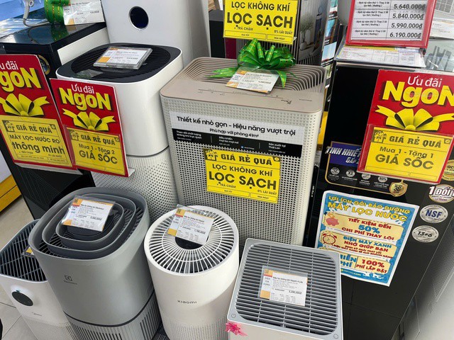 Các loại máy lọc không khí đa dạng các phân khúc, giá tiền. Ảnh: Đan Tâm.