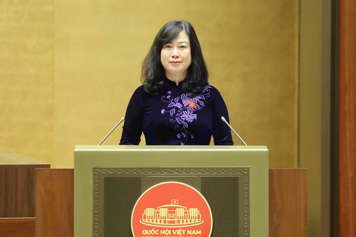 Bộ trưởng Bộ Y tế báo cáo tiếp thu, chỉnh lý dự thảo Luật Dân số trước khi Quốc hội biểu quyết thông qua. Ảnh: Phạm Thắng